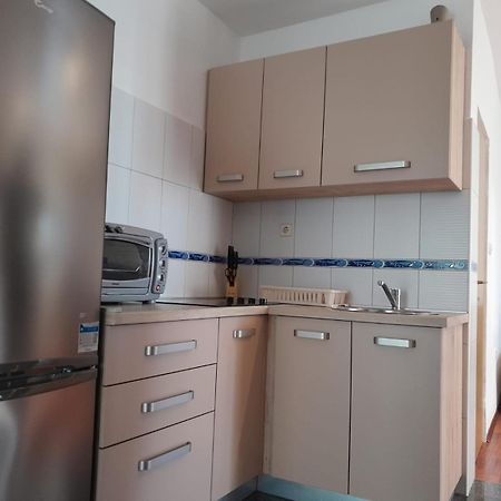 Sreca Apartment Near Beach With Bbq بيبينيا الغرفة الصورة