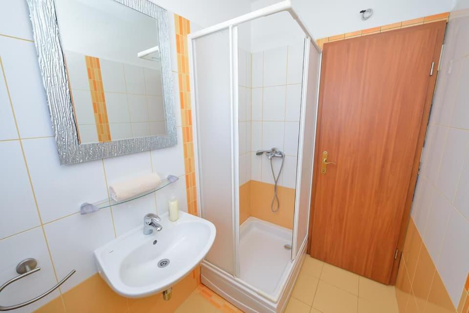 Sreca Apartment Near Beach With Bbq بيبينيا المظهر الخارجي الصورة
