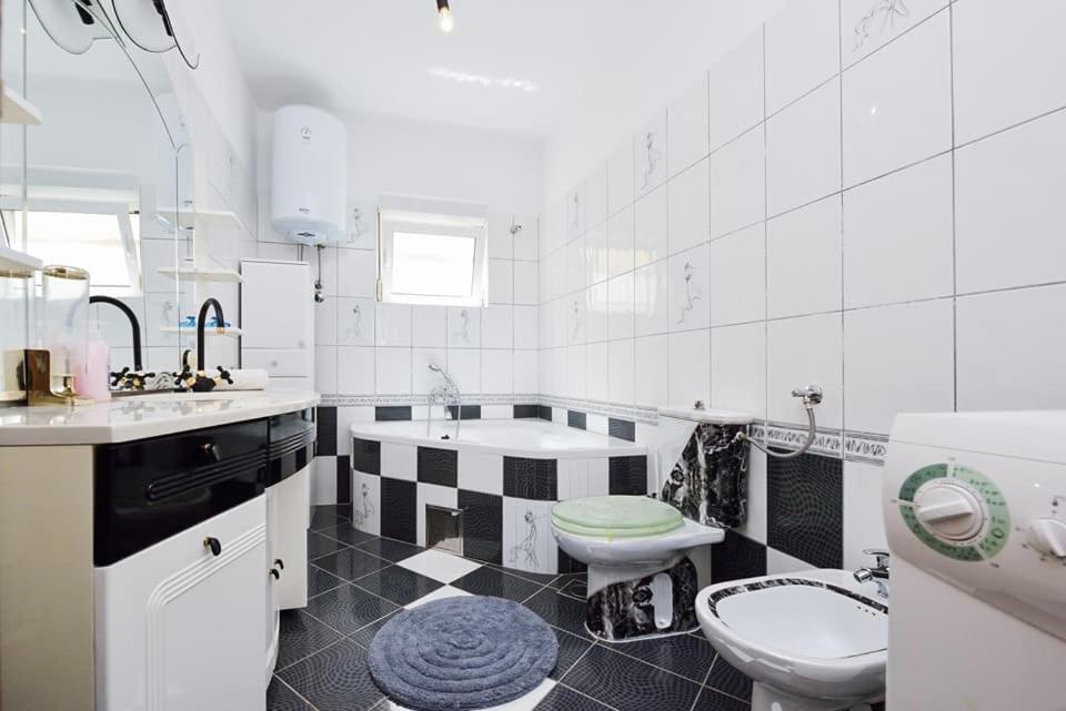 Sreca Apartment Near Beach With Bbq بيبينيا المظهر الخارجي الصورة