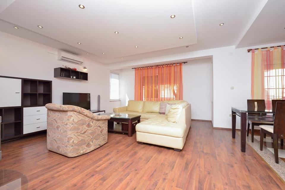 Sreca Apartment Near Beach With Bbq بيبينيا المظهر الخارجي الصورة