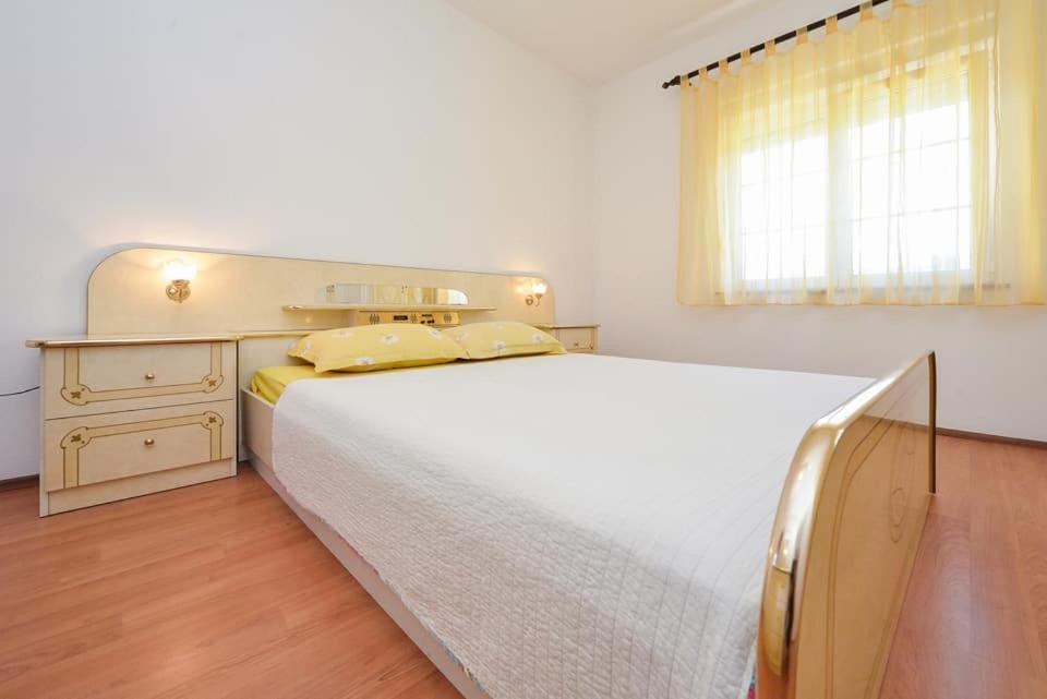 Sreca Apartment Near Beach With Bbq بيبينيا المظهر الخارجي الصورة