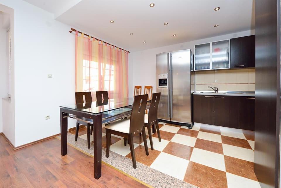 Sreca Apartment Near Beach With Bbq بيبينيا المظهر الخارجي الصورة