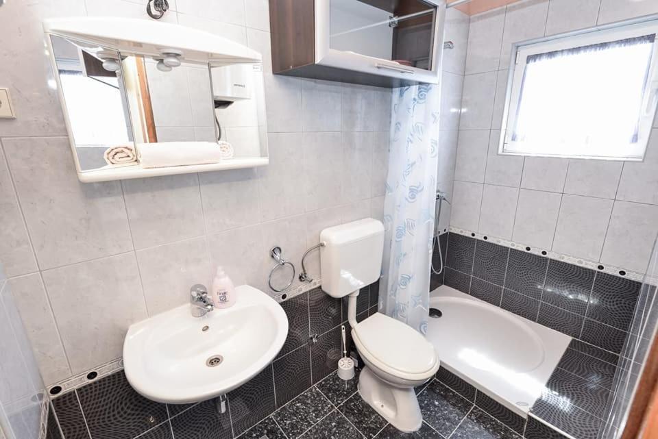 Sreca Apartment Near Beach With Bbq بيبينيا المظهر الخارجي الصورة