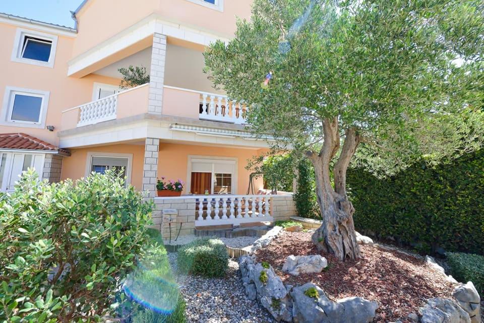 Sreca Apartment Near Beach With Bbq بيبينيا المظهر الخارجي الصورة