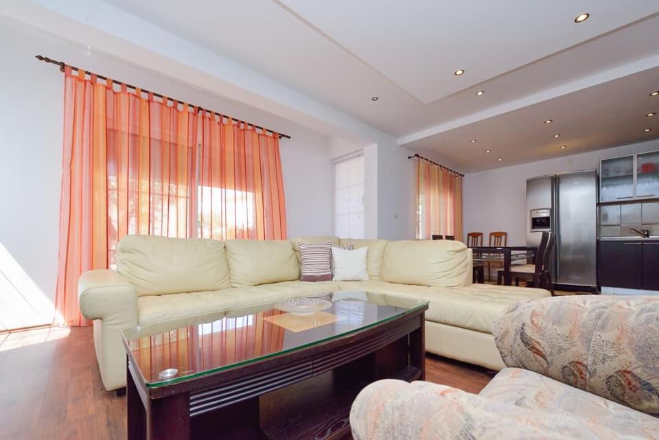 Sreca Apartment Near Beach With Bbq بيبينيا المظهر الخارجي الصورة