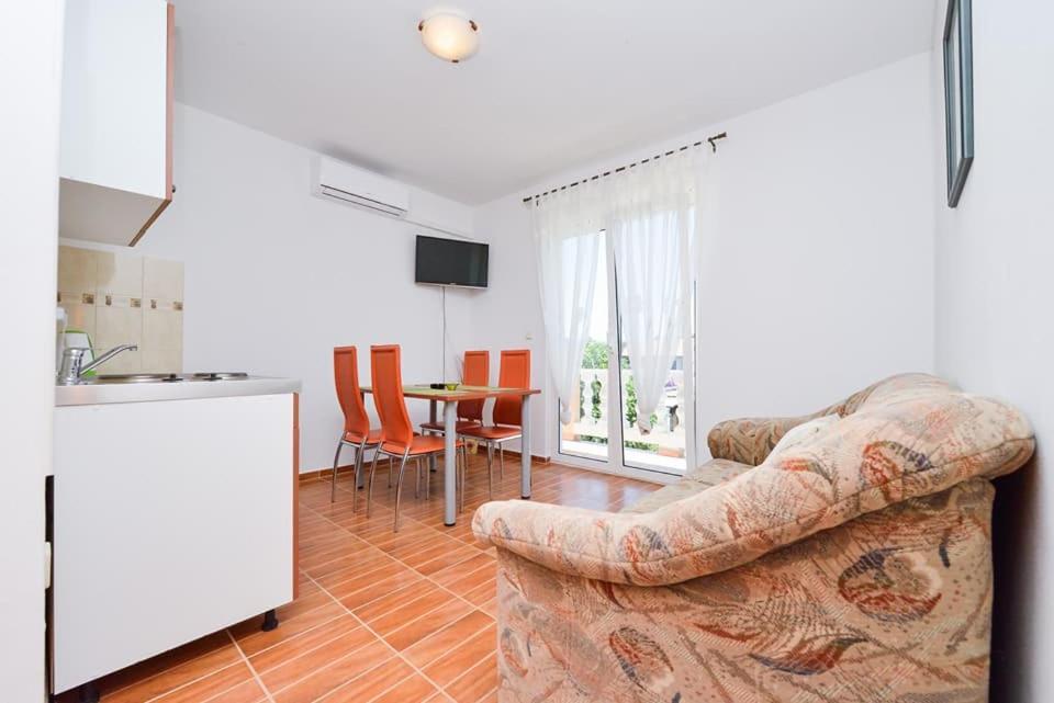 Sreca Apartment Near Beach With Bbq بيبينيا المظهر الخارجي الصورة