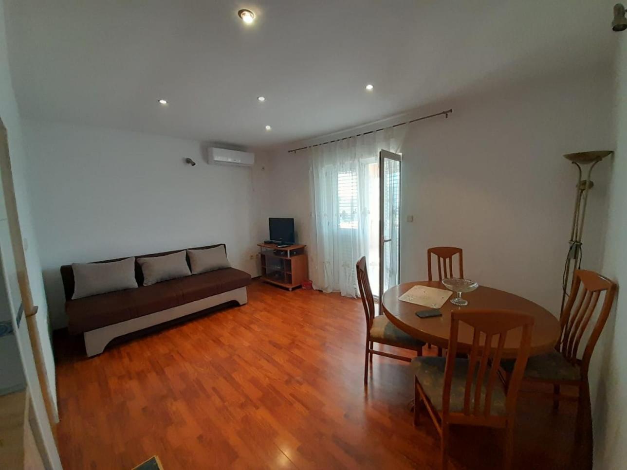 Sreca Apartment Near Beach With Bbq بيبينيا الغرفة الصورة