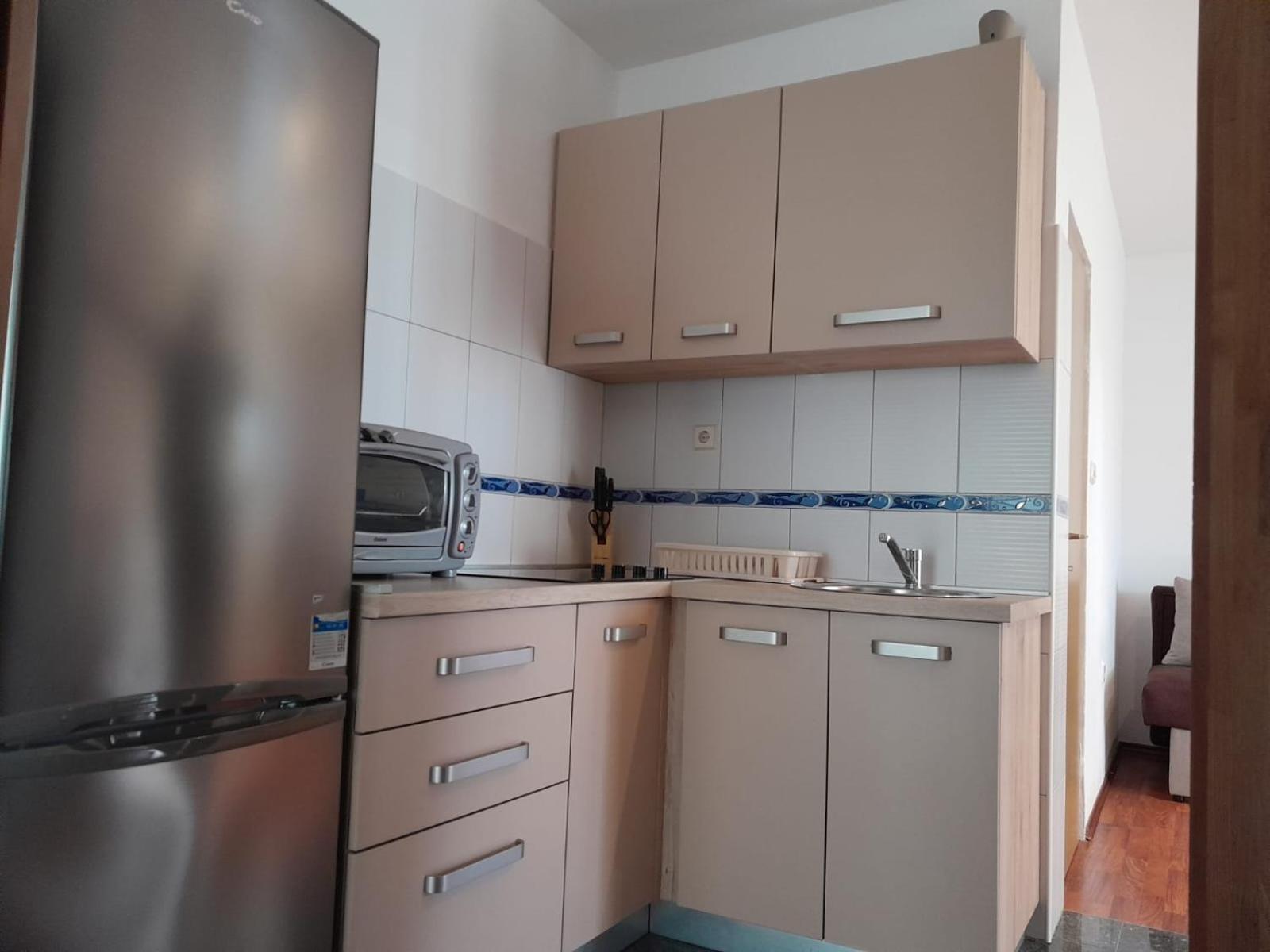 Sreca Apartment Near Beach With Bbq بيبينيا الغرفة الصورة